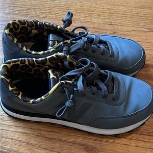 Size 7 women’s new balance sneakers